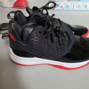 Men's Nike Witness shoes